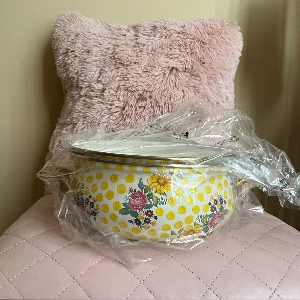 Mackenzie-Childs NWT Retired Buttercup 5 QT Casserole 💕 - Picture 5 of 7